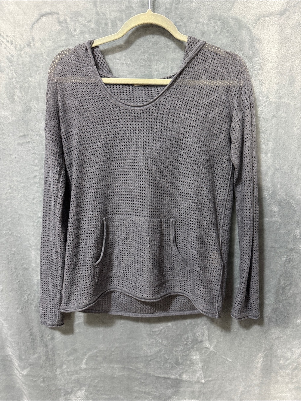 Lightweight Gray Hooded Waffle-Knit Pullover Sweatshirt